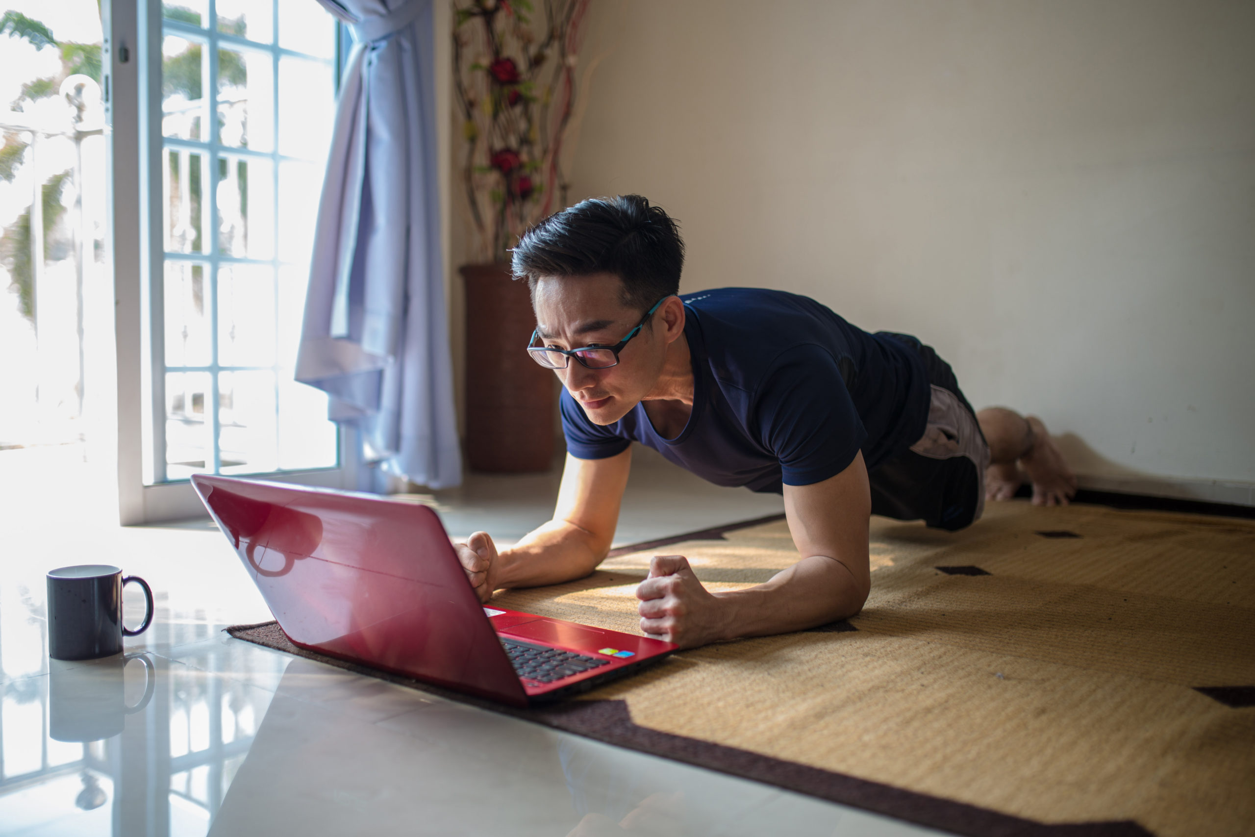 Read more about the article Stay fit while working at home—5 ways to keep moving.